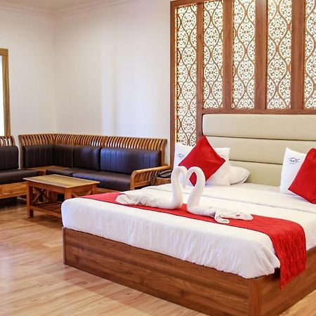 Thai Beach Resort Tiruchchendūr Exteriör bild